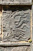 Geschnitzte Steinfigur, Schädelplattform, Tzompantli, Chichen Itzá, Maya-Ruinen, Yucatan, Mexiko