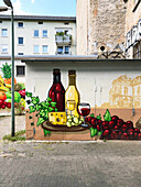 Wandbemalung "Rotwein, Weißwein, Käse und Trauben" auf einer Garage hinter der Kleinmarkthalle, Frankfurt/Main, Hessen, Deutschland
