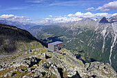 Die Topalihütte hoch über dem  Mattertal, Wallis, Schweiz.