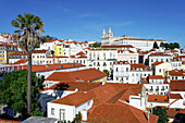 Blick über die Dächer der Alfama, Lissabon, Portugal.