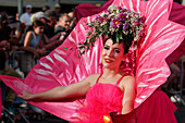 Karneval in Funchal, Kostüm in Pink, Madeira, Portugal
