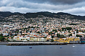Ansicht vom Meer auf Funchal, Madeira, Portugal.