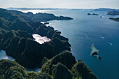 Luftaufnahme vom Kayangan-See, Bergen und Bucht, Coron, Palawan, Philippinen, Südostasien
