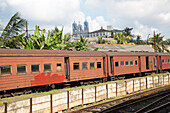 Gleise und Zug Bahnhof, Galle, Sri Lanka, Asien