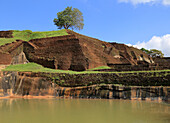 Gebäude der Felsenpalast-Festung auf Felsgipfel, Sigiriya, Zentralprovinz, Sri Lanka, Asien