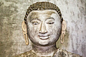Buddha-Figur im buddhistischen Tempelkomplex der Dambulla-Höhle, Sri Lanka, Asien