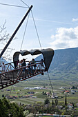 Aussichtsplattform in den Gärten von Schloss Trauttmansdorff, Meran, Südtirol, Italien, Europa