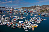 Motorboote im Hafen, Ilulissat, Jakobshavn, Disko-Bucht, West-Groenland, Grönland