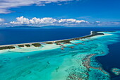 Luftaufnahme von Überwasserbungalows im InterContinental  Thalasso Spa Resort, Bora Bora, Leeward Islands, Französisch-Polynesien, Südpazifik