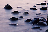 Steine an der Küste, Nationalpark Jasmund, Insel Rügen, Mecklenburg-Vorpommern, Deutschland
