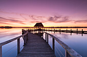 Steg am Hemmelsdorfer See zu Sonnenaufgang, Frühling, Schleswig-Holstein, Deutschland