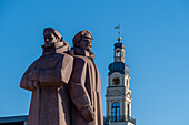  Monument of the Latvian Riflemen, stands in front of the Occupation Museum, behind it the tower of the Town Hall, Riga, Latvia 