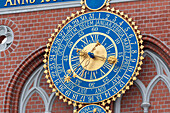 Uhr am Schwarzhäupterhaus, Riga, Lettland
