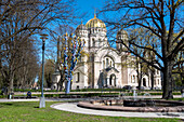 Christi-Geburt-Kathedrale mit goldenen Kuppeln, größte russisch-orthodoxe Kirche im Baltikum, Riga, Lettland