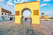 Torbogen in der Altstadt in Yanbuʿ al-Bahr, Yanbu, Yambo, oder Yenbo, Hafen am Roten Meer, Provinz Medina, Saudi Arabien