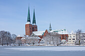 Cathedral church in the snow, winter, Hanseatic City of Luebeck, Schleswig-Holstein, Germany 