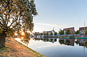 Sonnenaufgang am Museumshafen, Untertrave, Hansestadt Lübeck, Schleswig-Holstein, Deutschland