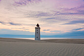 Leuchtturm Rubjerg Knude in den Dünen, Nordjylland, Dänemark