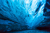 Innenansicht einer Eishöhle unter dem Vatnajoekull, Island