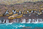 Hraunfossar sind Wasserfälle des Flusses Hvíta, Winter, Vesturland, Island