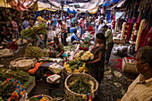 Treiben auf dem Blumenmarkt Mullick Ghat Flower Market, Kalkutta, Kalkutta, Indien, Asien
