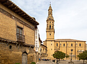 Kirche Santa Maria de la Asuncion, Plaza Mayor, Briones, La Rioja Alta, Spanien, mittelalterliche Architektur