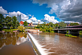  Saale weir and bridge in Jena im Paradies with the Jentower and the city church in the background, Jena, Thuringia, Germany 