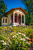 Der römische Pavillon (Teehäuschen) im Drackendorfer Goethepark im Sommer, Jena, Thüringen, Deutschland