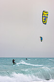 Kitesurfer an der Cote d'Azur in Nizza, Frankreich