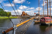 Traditionelle Segelschiffe im Museumshafen der Hansestadt Lübeck, Schleswig-Holstein, Deutschland 