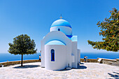 Kirche Profitis Ilías mit Aussicht auf das Meer auf der Insel Nissyros (Nisyros, Nissiros, Nisiros) in Griechenland
