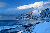 Teufelszähne über dem Ersfjord, Tungeneset, Ersfjord, Senja, Troms, Norwegen