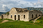 Ruine im Zitadellenbereich der Burg von Berat, UNESCO-Weltkulturerbe, Berat, Albanien, Europa