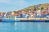 Blick auf den Hafen von Emporio, Insel Halki, Chalki, Dodekanes, Griechenland