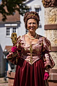  Woman in the costume of the “Lady-in-waiting from Kassel”, character from the fairy tale by the Brothers Grimm, Steinau an der Straße, Spessart-Mainland, Hesse, Germany 