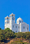  Blick auf die Kirche Agios Nikolaos im Dorf Tripiti, Insel Milos, Kykladen, Griechenland 