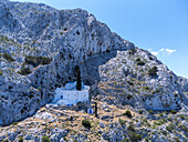 Kloster Panagìa Psilí in den Felsen hoch über dem Ort Metóchi auf der Insel Kalymnos (Kalimnos) in Griechenland