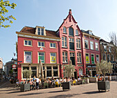  Café in historischen Gebäuden im Zentrum von Utrecht, Niederlande 