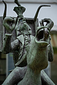 Statue 'Tischlein deck dich' Statue auf dem Hanauer Märchenpfad in Hanau, Hessen, Deutschland