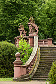 Treppenaufgang mit Löwenfigur, Schloss Philippsruhe und Schlosspark in Hanau, Hessen, Deutschland