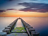 Sonnenuntergang am Strand von Ahrenshoop, Ahrenshoop, Ostsee, Fischland, Darß, Zingst, Mecklenburg-Vorpommern, Landesteil Vorpommern, Deutschland, Europa