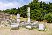 Asklipieion (Asklipion) auf der Insel Kos in Griechenland: Mittlere Terrasse, Ionische Säulen, Asklipios-Tempel (Tempel des Asklipios)