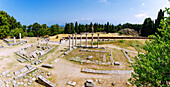 Asklipieion (Asklipion) auf der Insel Kos in Griechenland: Mittlere Terrasse, Ionische Säulen, Asklipios-Tempel (Tempel des Asklipios) (links) und Apollon-Tempel (Tempel des Apollo, Apollo-Tempel) (rechts)