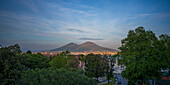  Naples in the evening with view of Vesuvius, Naples, Campania, Southern Italy, Italy, Europe 