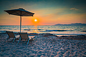 Strand auf der Insel Kos in der Nähe der Stadt Mastichari im Sommer bei Sonnenuntergang, Mastichari, Kos, Griechenland