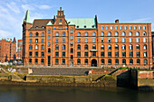 Gebäude von Block P am Rande des Zollkanal in der Speicherstadt, HafenCity, Hamburg, Deutschland, Europa