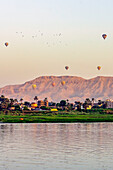 Heißluftballons bei Luxor, Ägypten