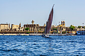 Der Luxor-Tempel ist ein großer altägyptischer Tempelkomplex am Ostufer des Nil in Luxor, Ägypten