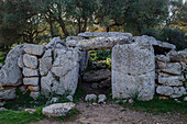  Prähistorische Stätte Talatí de Dalt, Hauseingang, Maó, Menorca, Balearen, Spanien 