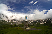 Statue der Madonna La Vierge de Troumouse im Talkessel Cirque de Troumouse im Nationalpark Pyrenäen bei Gavarnie-Gèdre, Frankreich, Europa